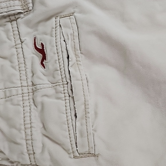 Hollister khaki flat front button fly Bermuda shorts Size 31 light distressing - Picture 4 of 9